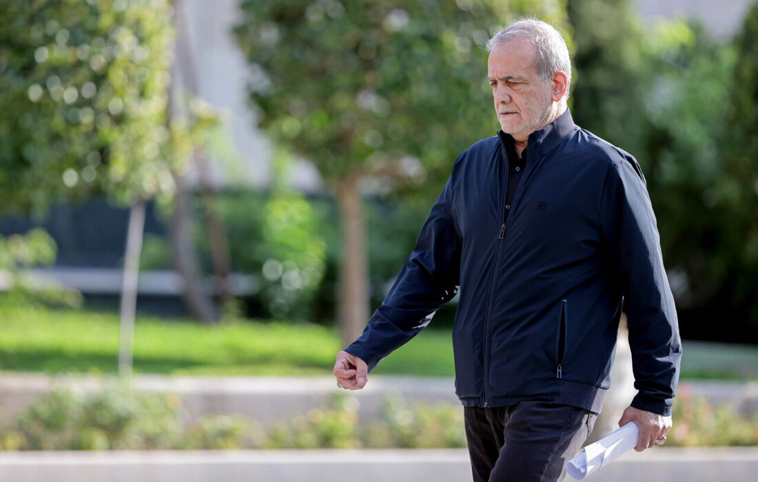 عیادت پزشکیان از سقاب اصفهانی در بیمارستان