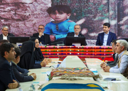 مشاهده حضور مردم در ساخت مدرسه انسان را خوشحال می‌کند