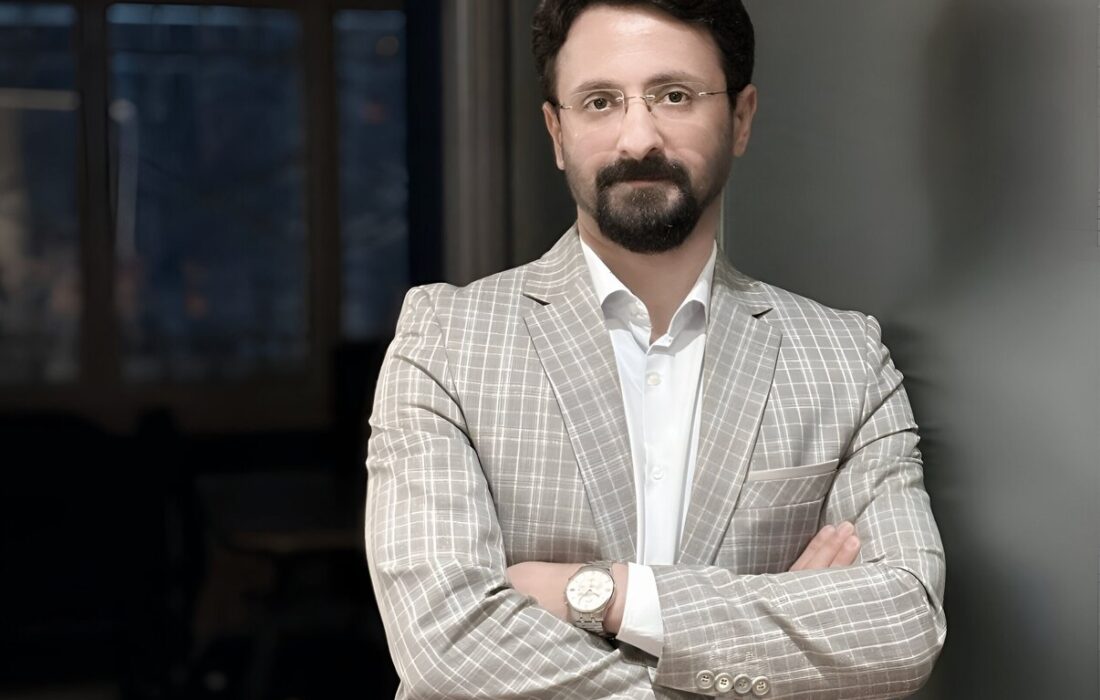 نشاط اجتماعی به‌شدت طبقاتی است؛ از نگاه مخالفان، کنسرت همایون شجریان رویداد موسیقیایی نبود یک نماد سیاسی بود/ هیچ جامعه‌ای با آینده مبهم شاد نیست