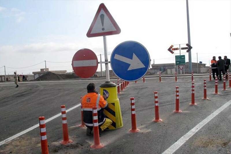 نصب ۲۰۰۰ علائم و تجهیزات ترافیکی در محورهای اهواز/ بهسازی کمربندی شرق اهواز