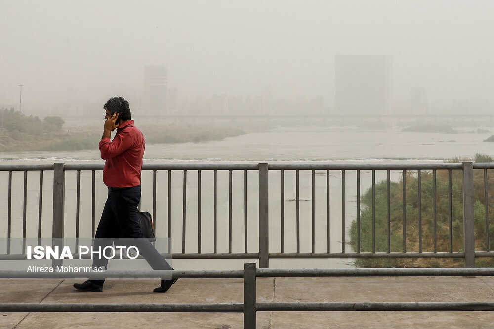 چرا ادارات خوزستان در آلودگی شدید هوا دورکار نشدند؟