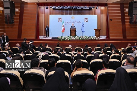 چهار سال گفت‌وگوی مستقیم با دانشگاهیان/ روایتی از تعامل رئیس قوه قضاییه با جامعه دانشجویی/ از شنیدن نقد‌ها تا بهره‌گیری از ظرفیت نخبگان