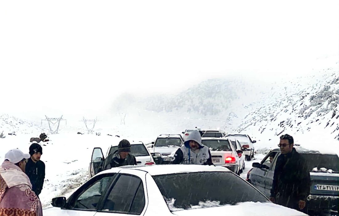 حماسه امدادرسانی در سپیدی «تاراز»؛ نجات ۶۱۱ خودرو از چنگال برف و کولاک در دومین روز بهار  ‌
