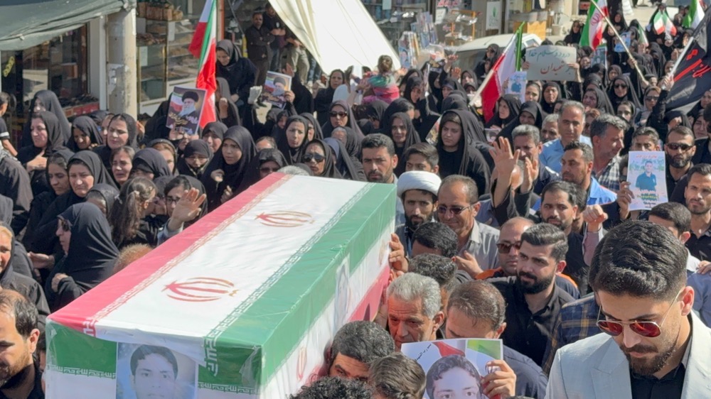 پیکر پاک دو شهید حمله آمریکایی _ اسراییلی بر روی دستهای قدرشناس مردم مسجدسلیمان تشییع شد