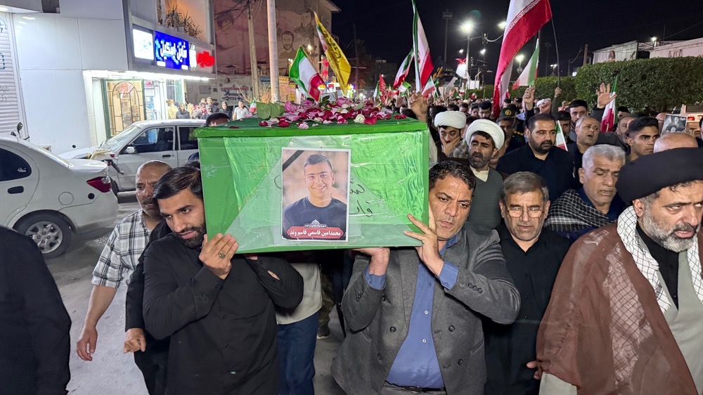 بدرقه باشکوه پیکر مدافع امنیت در زادگاهش؛ مسجدسلیمان به سوگ «محمدامین» نشست