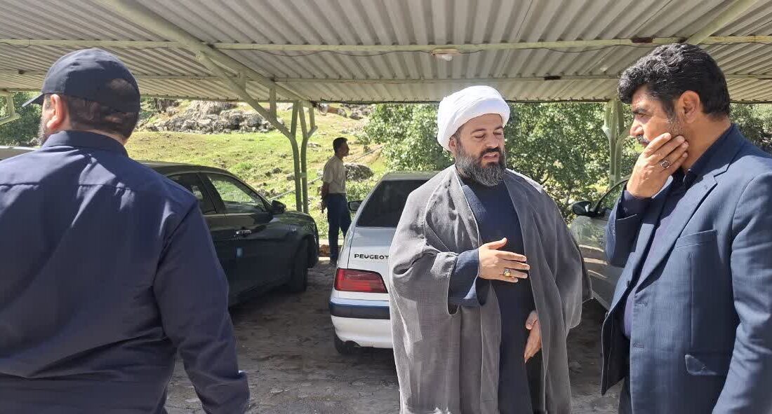 حضور میدانی امام جمعه اندیکا در عملیات جست‌وجوی نوجوان مفقود شده  و دلجویی از خانواده ایشان در قلب منطقه جست‌وجو