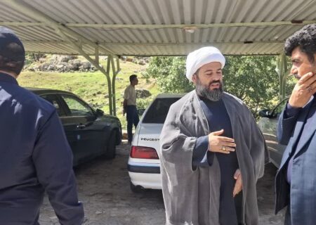 حضور میدانی امام جمعه اندیکا در عملیات جست‌وجوی نوجوان مفقود شده  و دلجویی از خانواده ایشان در قلب منطقه جست‌وجو