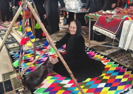 همایش اقتدار هنرمندان اندیکا در نمایشگاه صنایع‌دستی و سوغات محلی