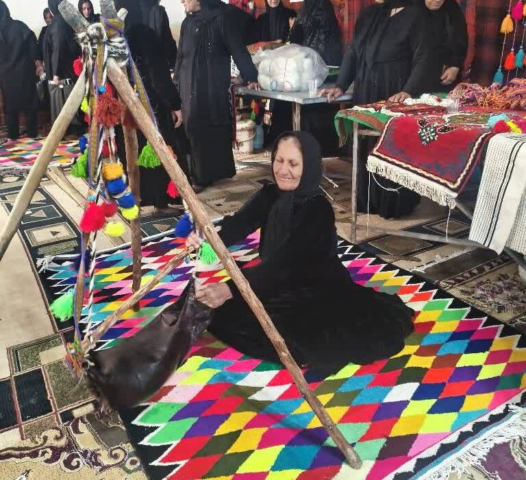 همایش اقتدار هنرمندان اندیکا در نمایشگاه صنایعدستی و سوغات محلی