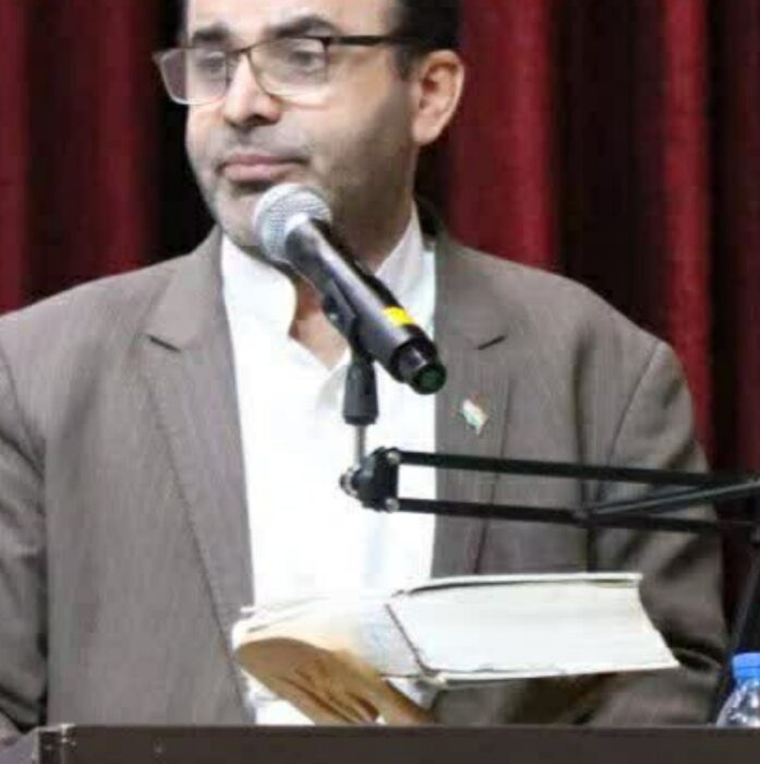 طنین شعر در قلب بختیاری؛ سید ستار فاطمی رییس اداره فرهنگ و ارشاد اسلامی شهرستان ایذه از اختتامیه هشتمین همایش ادبی «عروج» با درخشش شاعران ایذه ای خبر داد